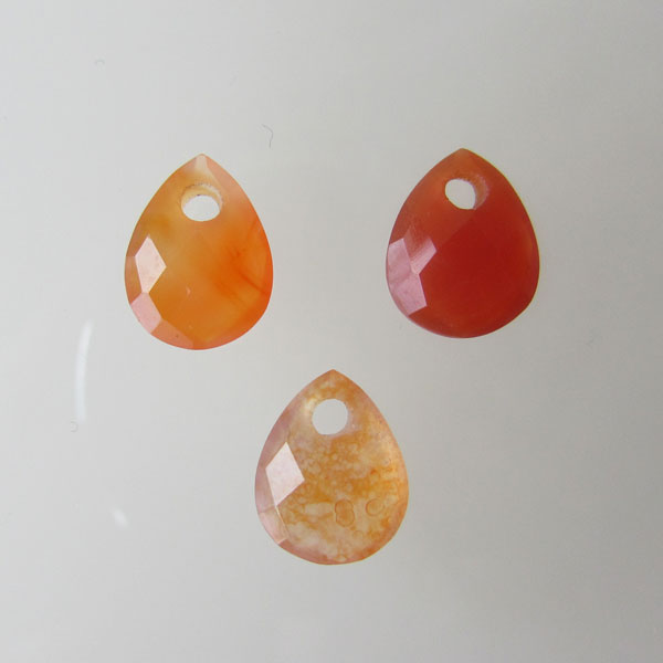 Briolette, Carneool, gefacetteerd, 9 x 11 mm, per stuk
