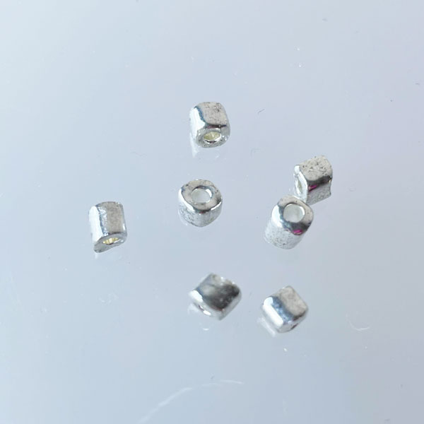 Matsuno glaskraal , zilverkleurig, 3.5x 3.5 mm, rijggat 1.4 mm, 400 gram, in 1 koop!