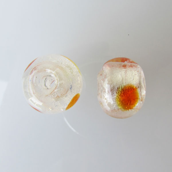 Glaskraal met groot gat, 17 x 14 mm, silverfoil/trans.-oranje stip, per stuk