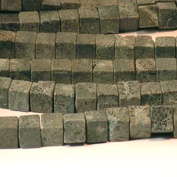 Koraal, grijs-groen, kubus,10 mm, per streng
