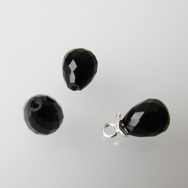 Halfdrilled ONYX kraal, drop, 6 x 8 mm, gefacetteerd, per stuk