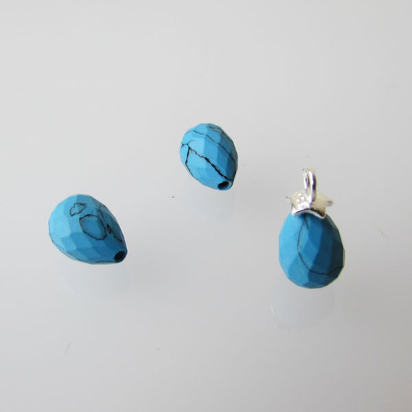 Halfdrilled TURKOOIS kraal, drop, 6 x 8 mm, gefacetteerd, per stuk