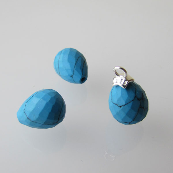 Halfdrilled TURKOOIS kraal, drop, 8 x 10 mm, gefacetteerd, per stuk