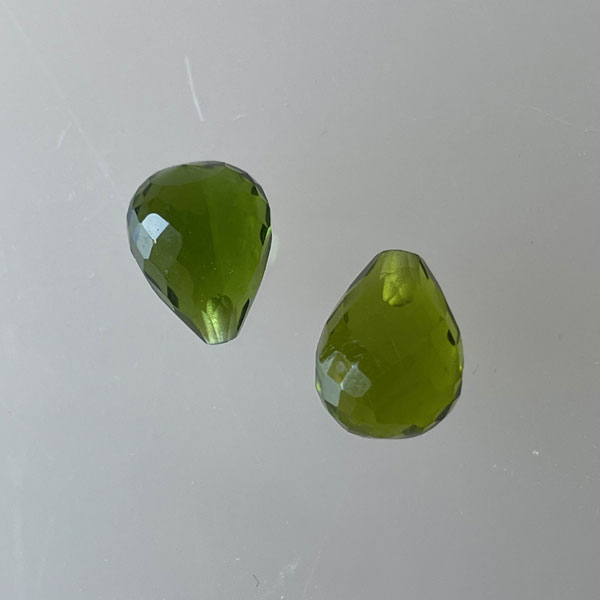 Halfdrilled GROENE TOERMALIJN kraal, drop, 8 x 10 mm, gefacetteerd, per stuk