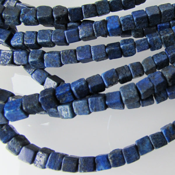 Lapis Lazuli, kubus, 4 x 4 x 4 mm, per streng