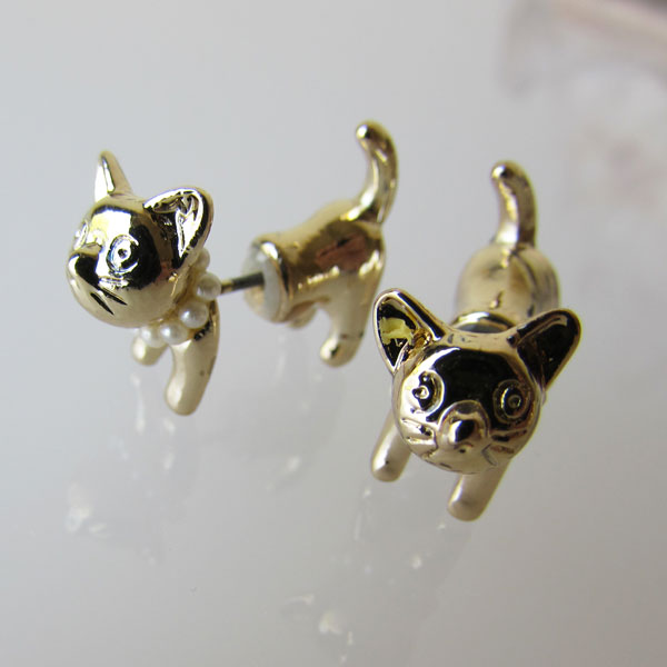 Goudkleurige oorsteker, poes met parelketting, split oorbel, per paar
