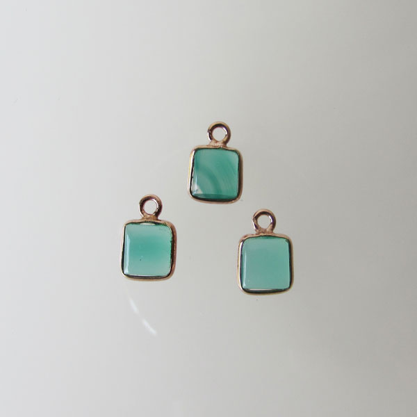 Roze gouden bedeltje, 6-6.5 mm, GROENE ONYX, per stuk