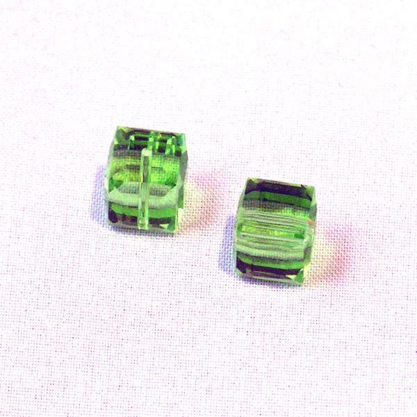 Swarovski® kubus kraal, 8 x 8 x 8 mm, Peridot, verpakt per stuk