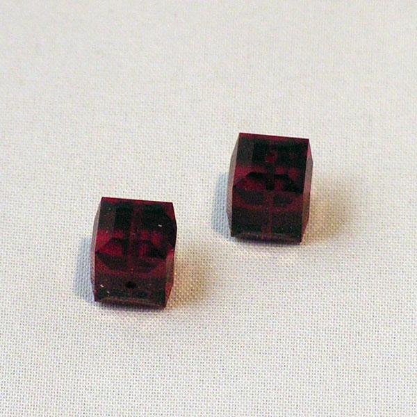Swarovski® kubus kraal, 8 x 8 x 8 mm, Dark Siam, verpakt per stuk