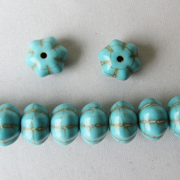 Turkooise kraal, 12 x 7 mm, bloem, per streng