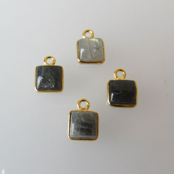 22 K Goud vermeil bedeltje, vierkant, 6-6.5 mm, LABRADORIETsteen, per stuk