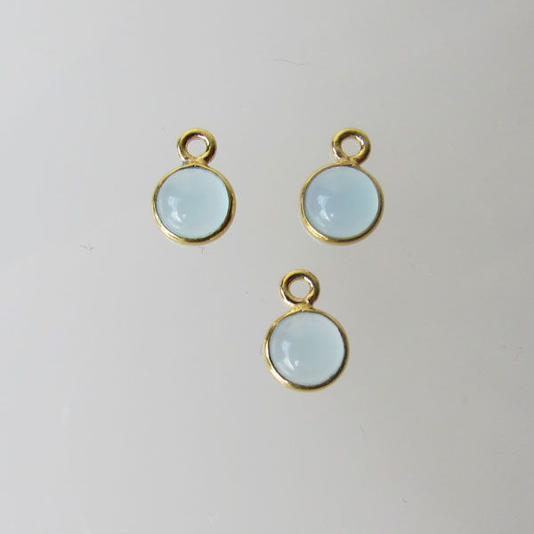 22 K Goud vermeil bedeltje, 6 mm, ZEEGROENE CHALDEDOON, per stuk
