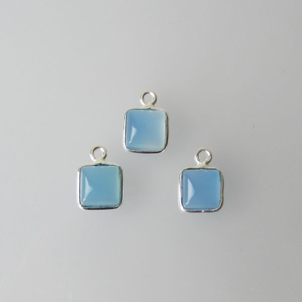 Sterling zilveren (925) bedel, vierkant, ongeveer 6-6.5 mm, CHALCEDOON, per stuk